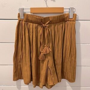 Pleated Mustard Shorts – ZARA – Size S